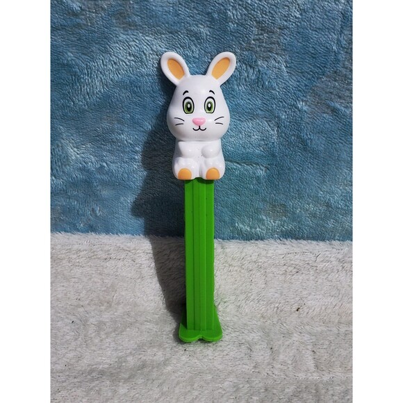 PEZ Easter Bunny (Green Stem) 1" x 1/2" x 5" - Picture 1 of 3